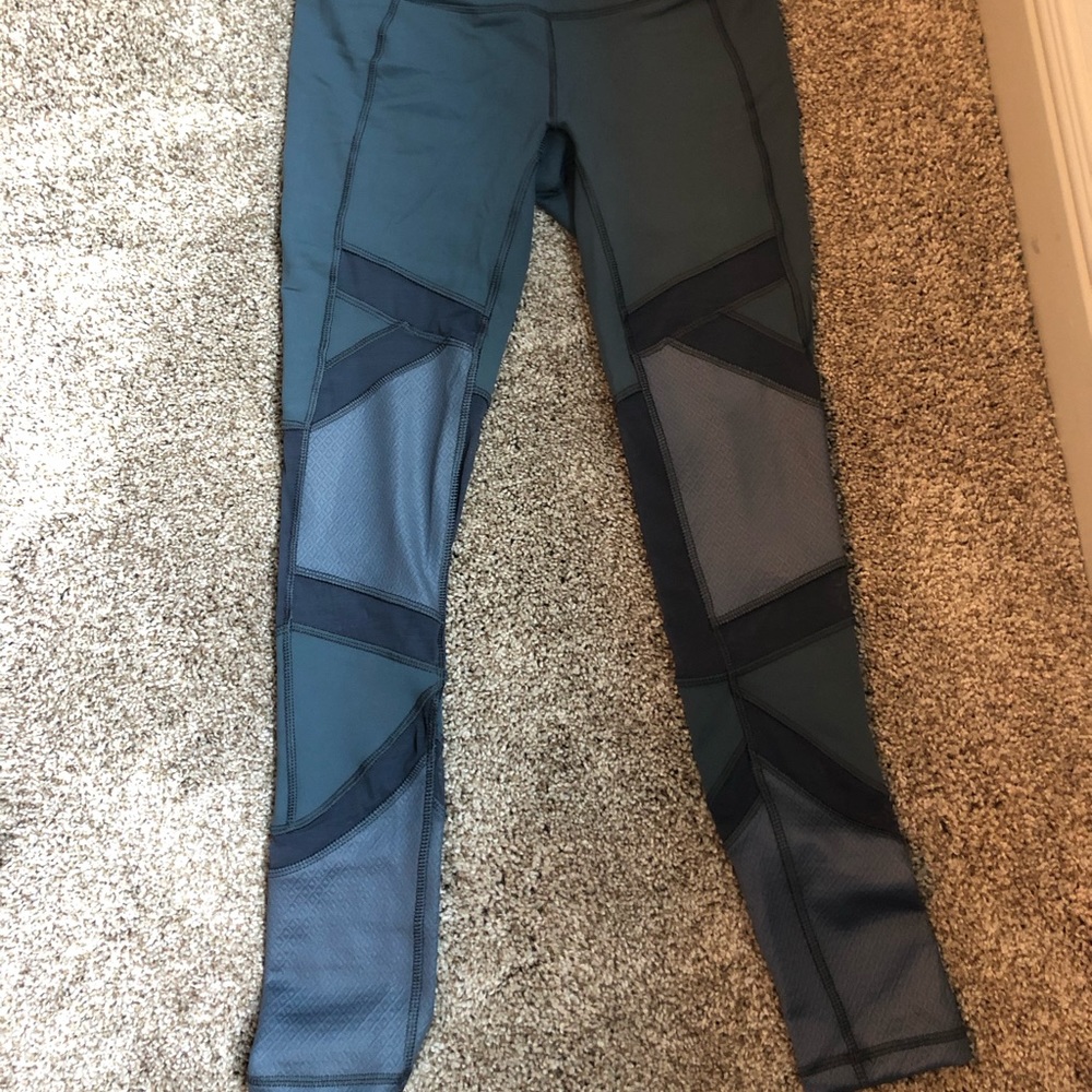 Calia Shine Textured Piece Legging in Graphite